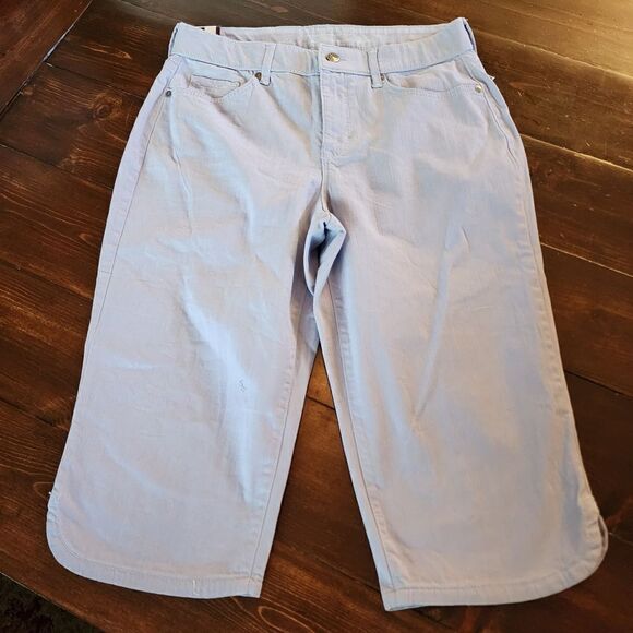 Gloria Vanderbilt All Around Slimming Effect Light Blue Capris Size 10 NWT - Picture 1 of 10
